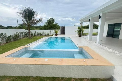 Villa in Hua Hin, Thailand 3 bedrooms № 172666 - photo 3