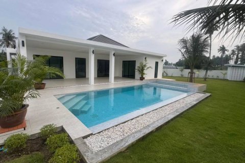 Villa in Hua Hin, Thailand 3 bedrooms № 172666 - photo 2