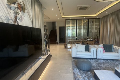 House in Samut Prakan, Thailand 4 bedrooms № 161553 - photo 7