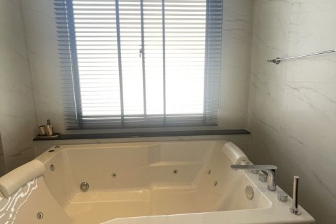 House in Samut Prakan, Thailand 4 bedrooms № 161553 - photo 18