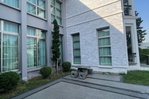 House in Samut Prakan, Thailand 4 bedrooms № 161553 - photo 19