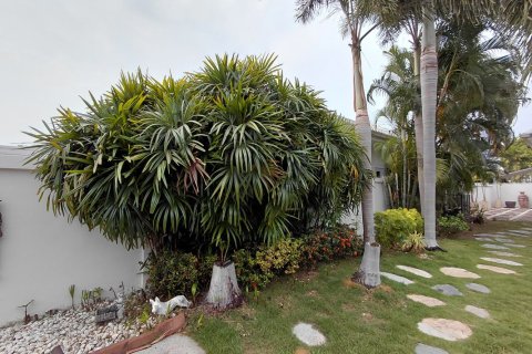 Вилла в Хуа Хине, Таиланд с 3 спальнями  № 171732 - фото 16