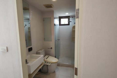 Condo à Khlong Toei, Bangkok, Thaïlande, 2 chambres № 201097 - photo 8