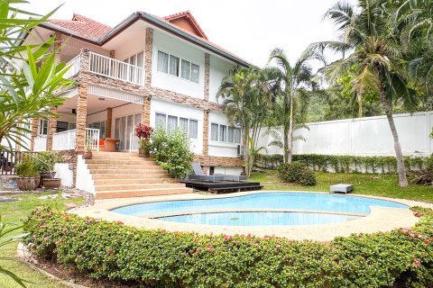 Вилла в Хуа Хине, Таиланд с 5 спальнями  № 147228 - фото 1