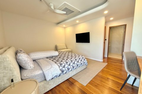 Condo in Phuket, Thailand, 2 bedrooms  № 173421 - photo 18