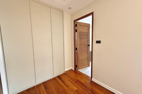 Condo in Phuket, Thailand, 2 bedrooms  № 173421 - photo 13