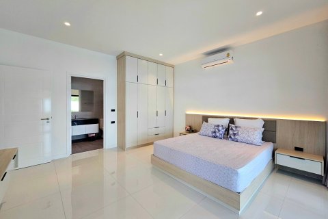 Villa in Hua Hin, Thailand 3 bedrooms № 168983 - photo 9