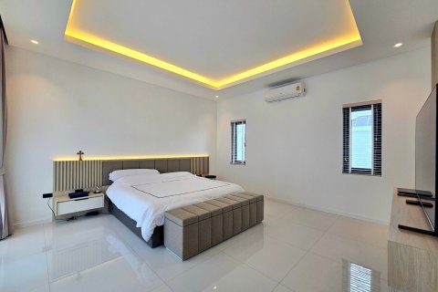 Villa in Hua Hin, Thailand 3 bedrooms № 168983 - photo 16