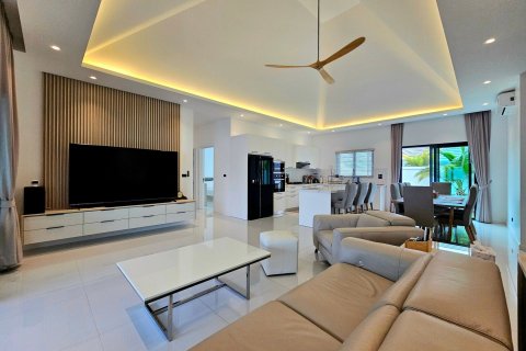 Villa in Hua Hin, Thailand 3 bedrooms № 168983 - photo 3
