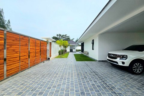 Villa in Hua Hin, Thailand 3 bedrooms № 168983 - photo 24