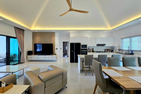 Villa in Hua Hin, Thailand 3 bedrooms № 168983 - photo 2