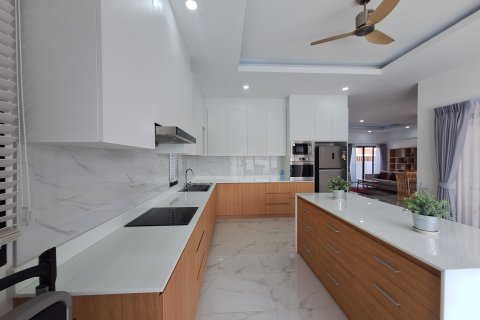 Villa in Hua Hin, Thailand 3 bedrooms № 168978 - photo 5