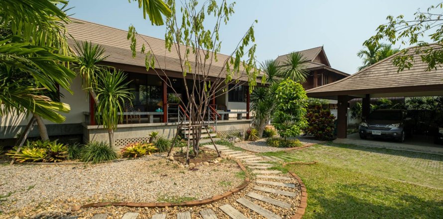 House in Chiang Mai, Thailand 3 bedrooms № 155391