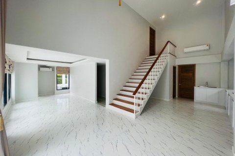 Villa in Chiang Mai, Thailand 5 bedrooms № 155387 - photo 11