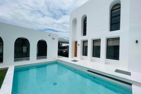 Villa in Chiang Mai, Thailand 5 bedrooms № 155387 - photo 3