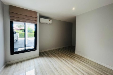 Villa in Chiang Mai, Thailand 5 bedrooms № 155387 - photo 16