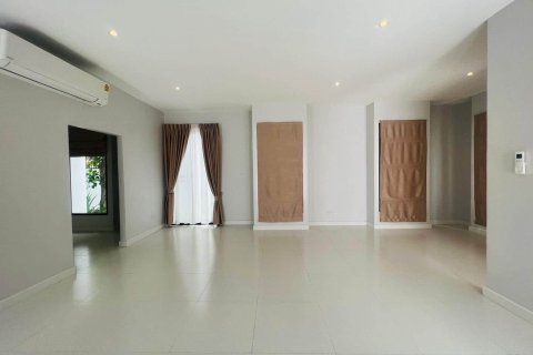 Villa in Chiang Mai, Thailand 5 bedrooms № 155387 - photo 17