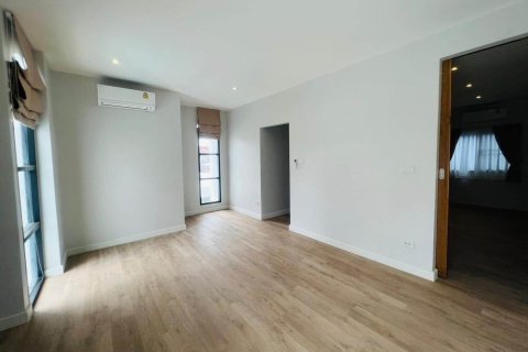 Villa in Chiang Mai, Thailand 5 bedrooms № 155387 - photo 14