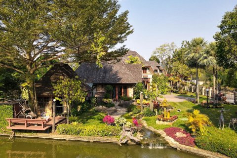 House in Chiang Mai, Thailand 5 bedrooms № 155393