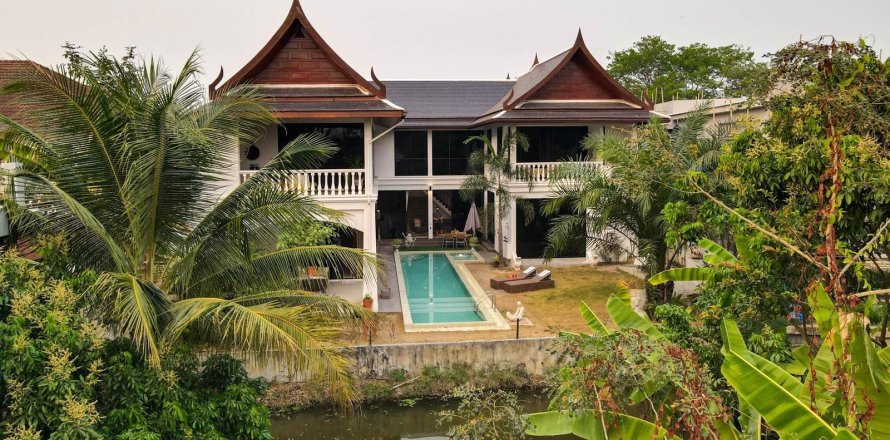 Villa à Chiang Mai, Thaïlande 5 chambres № 155392
