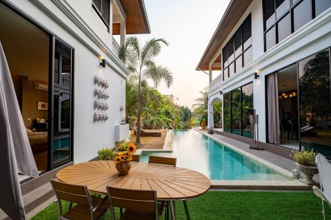 Villa in Chiang Mai, Thailand 5 bedrooms № 155392 - photo 3