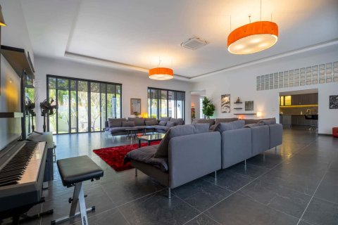 Villa in Chiang Mai, Thailand 4 bedrooms № 155390 - photo 11