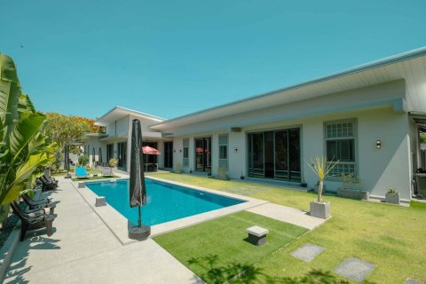 Villa in Chiang Mai, Thailand 4 bedrooms № 155390 - photo 1