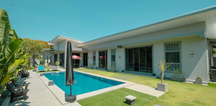 Villa in Chiang Mai, Thailand 4 bedrooms № 155390