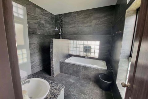 Villa in Chiang Mai, Thailand 4 bedrooms № 155390 - photo 21