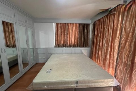 Condo in Bangkok, Thailand, 2 bedrooms № 157725 - photo 2