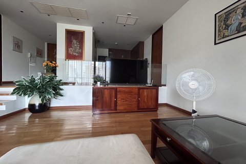 Condo in Bangkok, Thailand, 2 bedrooms № 157727 - photo 30