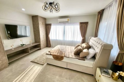 House in Pattaya, Thailand 5 bedrooms № 157728 - photo 6
