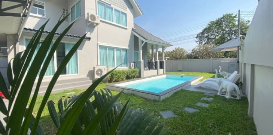 House in Pattaya, Thailand 5 bedrooms № 157728