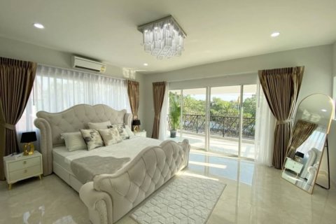 House in Pattaya, Thailand 5 bedrooms № 157728 - photo 5