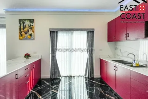 Casa de 4 dormitorios en Pattaya, Tailandia № 213128 - foto 15