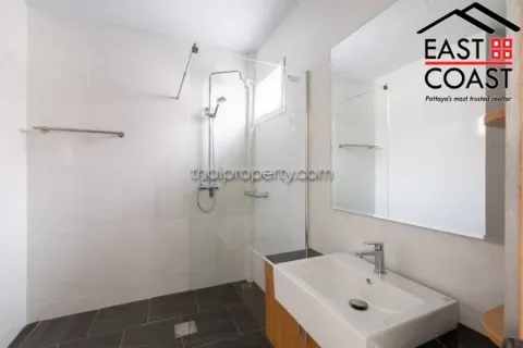 Casa de 4 dormitorios en Pattaya, Tailandia № 213124 - foto 16