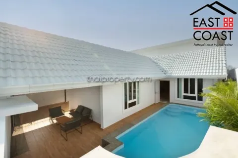 Casa de 4 dormitorios en Pattaya, Tailandia № 213124 - foto 3