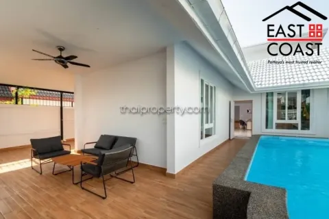 Casa de 4 dormitorios en Pattaya, Tailandia № 213124 - foto 4