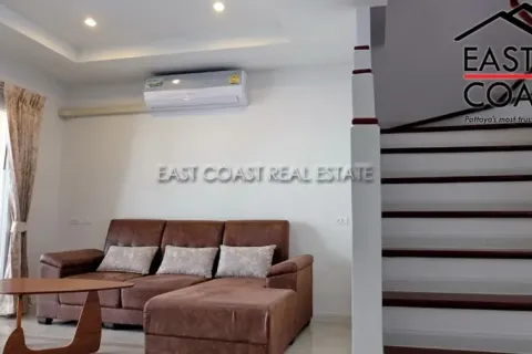 Casa de 4 dormitorios en Pattaya, Tailandia № 213127 - foto 3