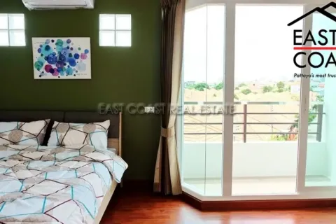 Casa de 4 dormitorios en Pattaya, Tailandia № 213127 - foto 4