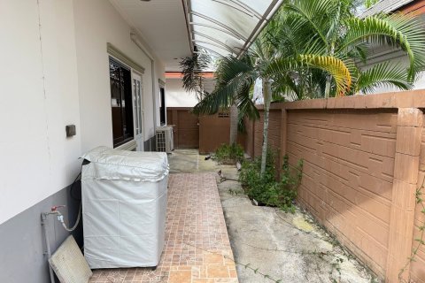 Дом в Паттайе, Таиланд с 3 спальнями  № 136389 - фото 11