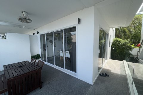 Townhouse on Chaweng Beach, Ko Samui, Thailand 3 bedrooms № 180157 - photo 9