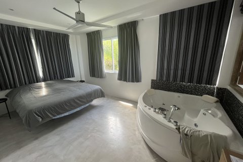 Townhouse on Chaweng Beach, Ko Samui, Thailand 3 bedrooms № 180157 - photo 4