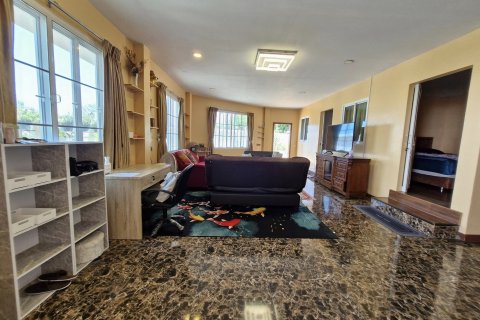 Townhouse in Hua Hin, Thailand 5 bedrooms № 146001 - photo 4