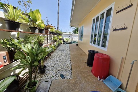 Townhouse in Hua Hin, Thailand 5 bedrooms № 146001 - photo 18