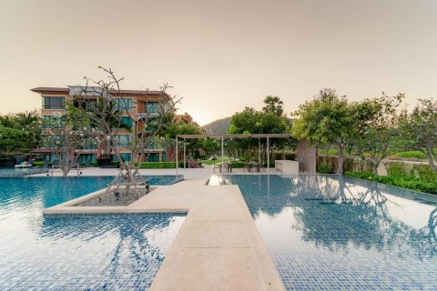 Condo in Hua Hin, Thailand, 4 bedrooms  № 168512 - photo 4