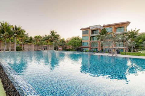 Condo in Hua Hin, Thailand, 4 bedrooms  № 168512 - photo 2