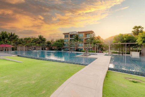 Condo in Hua Hin, Thailand, 4 bedrooms  № 168512 - photo 3