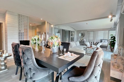 Condo in Hua Hin, Thailand, 4 bedrooms  № 168512 - photo 11