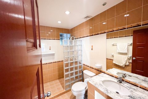 Townhouse in Cha-am, Thailand 3 bedrooms № 168515 - photo 13